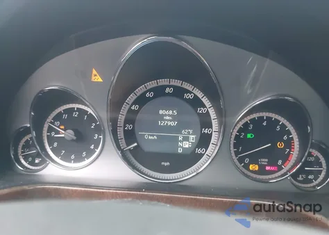 2011 Mercedes-Benz E 550 z USA, uszkodzony, nr VIN WDDHF7CB7BA411826